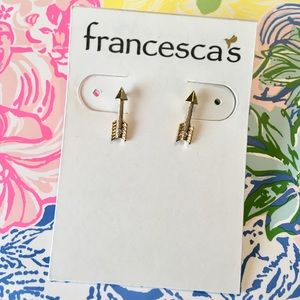 Free when ➕ to bundle NWT Gold arrow studs